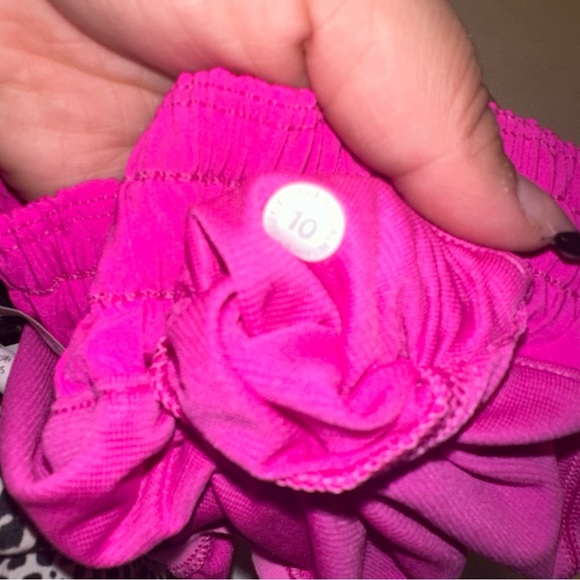 LULULEMON Hotty hot shorts size10 tall - Picture 3 of 5